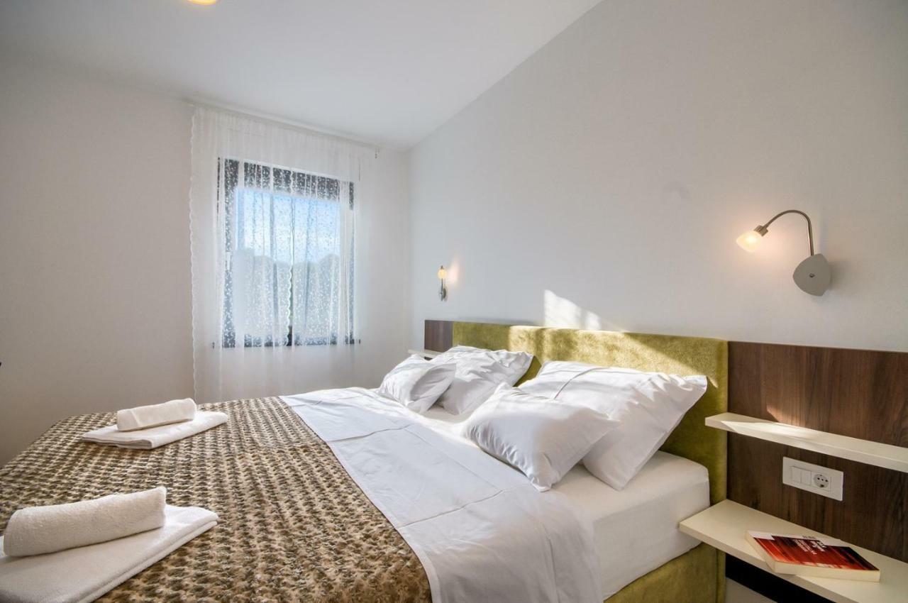 Rooms K&T Sea Side Luxury Pula Exterior photo