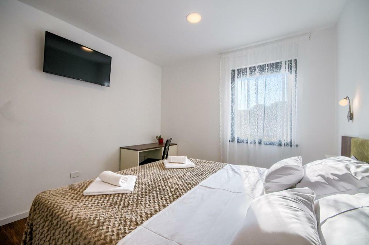Rooms K&T Sea Side Luxury Pula Exterior photo