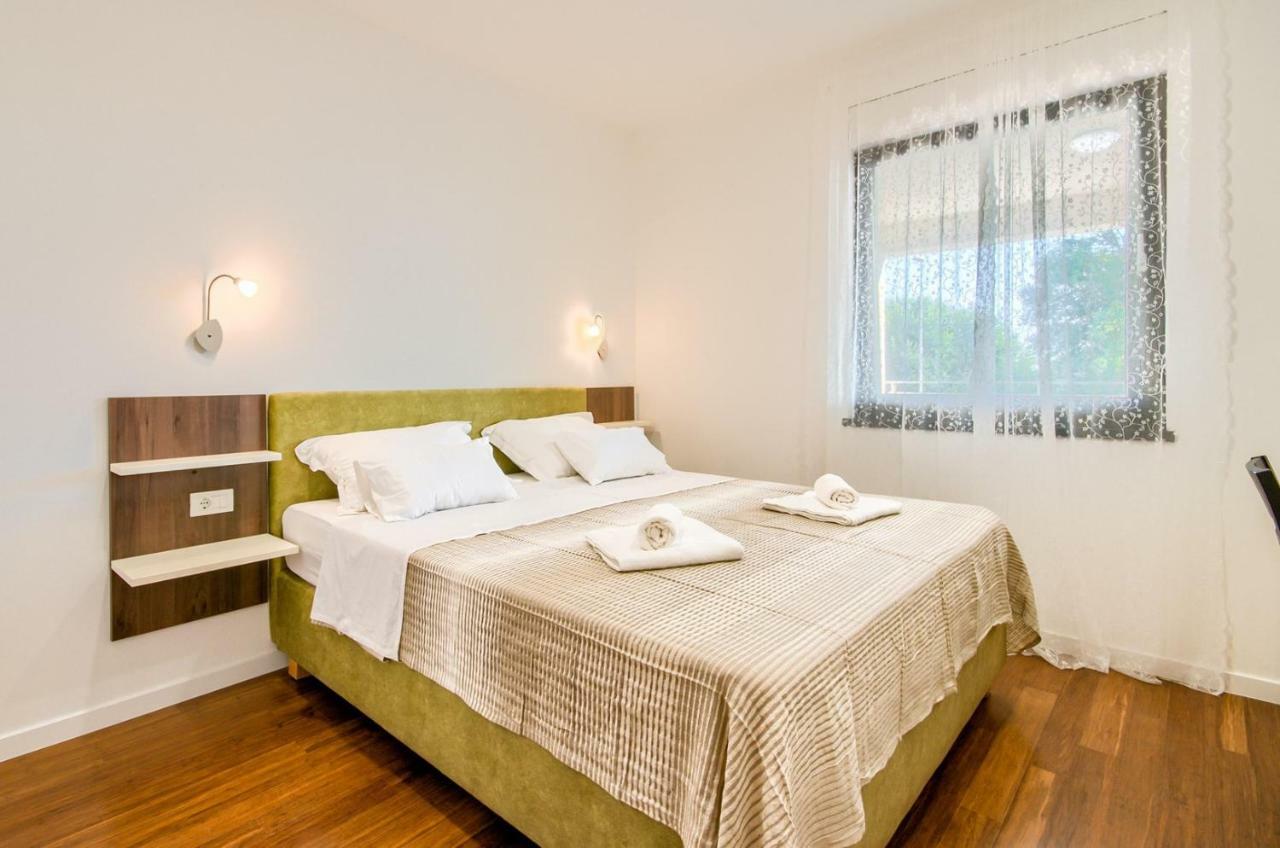 Rooms K&T Sea Side Luxury Pula Exterior photo