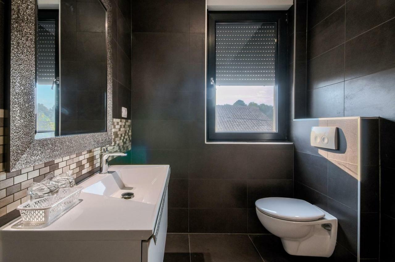 Rooms K&T Sea Side Luxury Pula Exterior photo